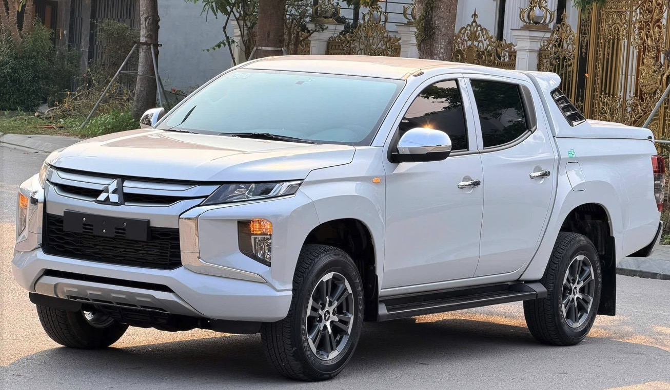 Triton 2023 AT 1 cầu