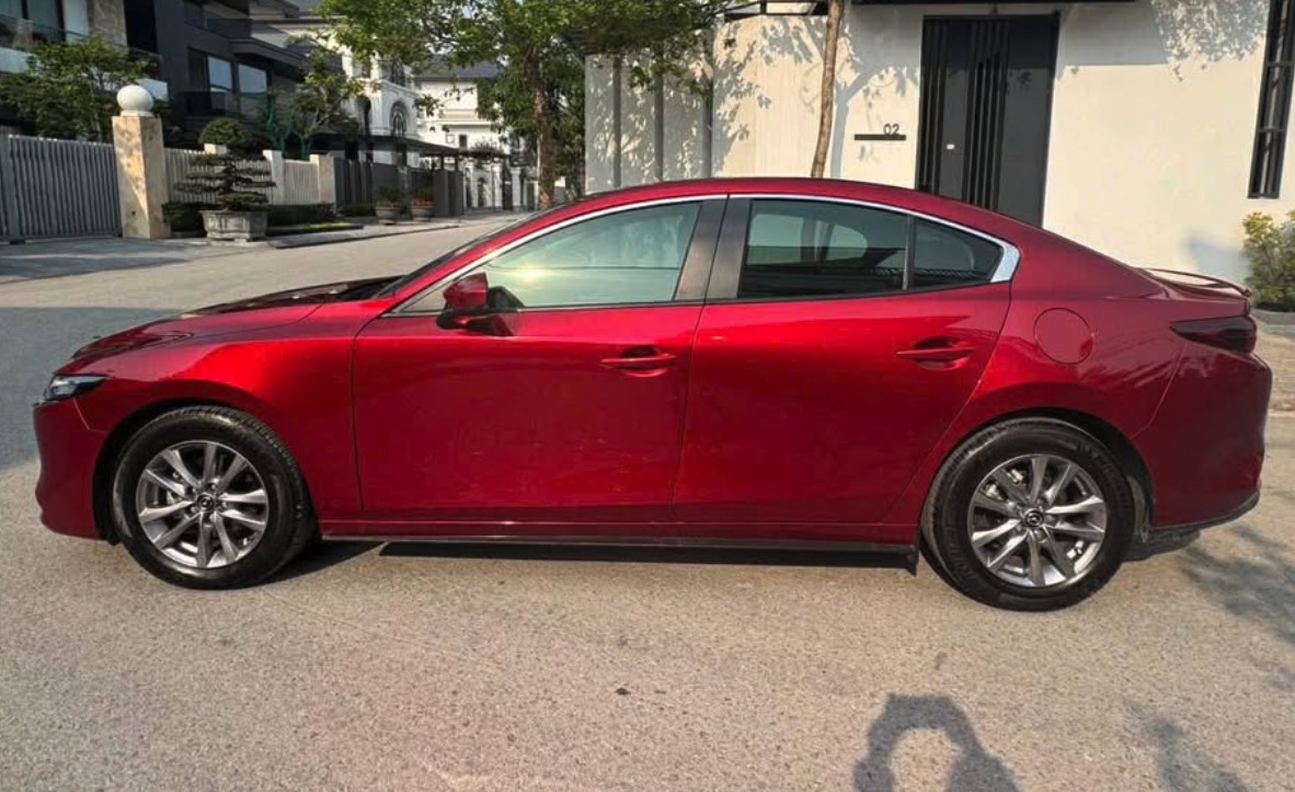 Mazda 3 luxury AT 2022
