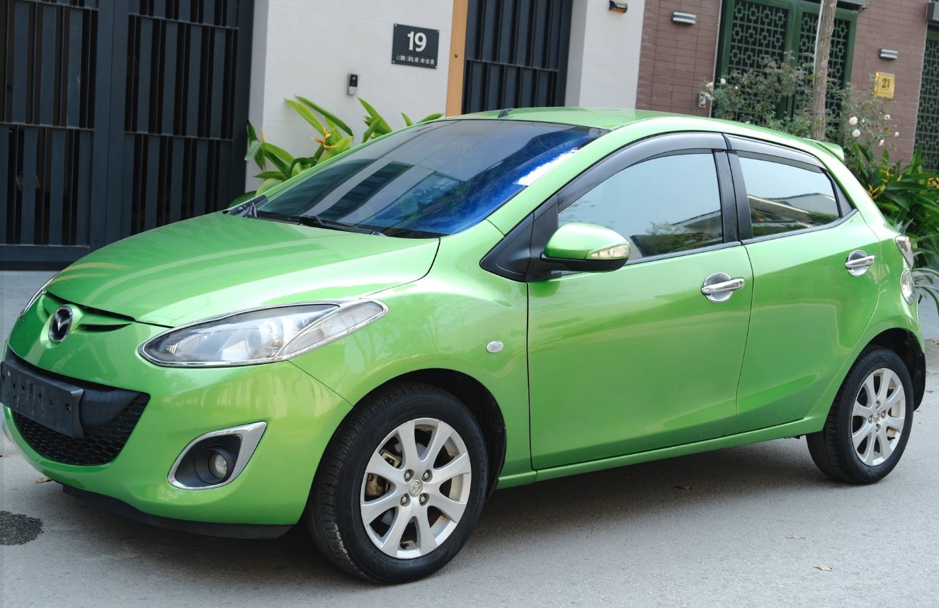 Mazda 2 AT hatchback 2012